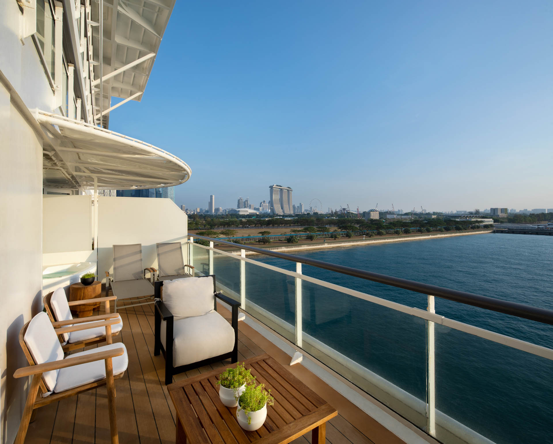 images/Ship photos/Summit 尖峰號/3a_CEL_ML_Royal_Suite_Balcony_edited.jpg
